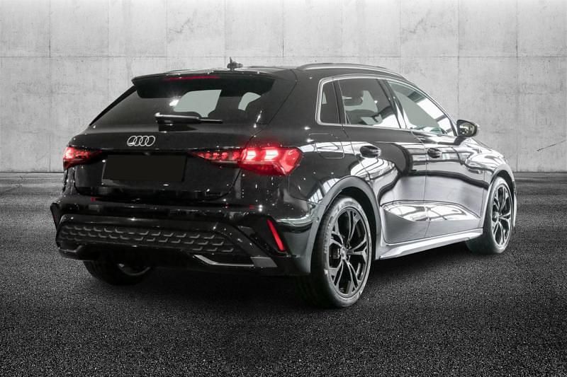 Usata Audi A3 e-tron S-Line 150 CV (110 kW) 2024 Nero metallizzato Utilitaria