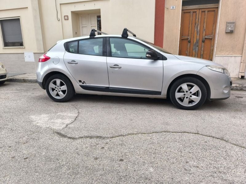 Usata Renault Mégane III 110 CV (80 kW) 2009 Grigio Utilitaria