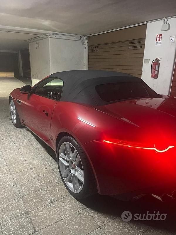 Usata Jaguar F-Type R 559 CV (411 kW) 2016 Rosso Cabrio