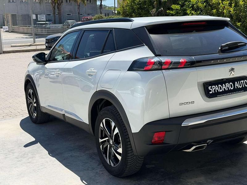 Usata Peugeot 2008 Allure 131 CV (96 kW) 2022 Bianco SUV