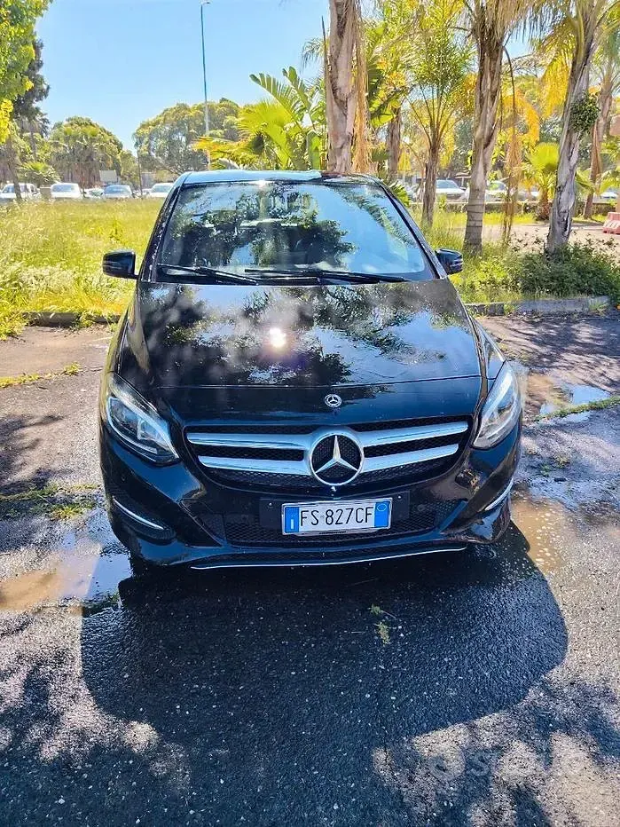 Usata Mercedes B180 114 CV (83 kW) 2017 Nero Utilitaria