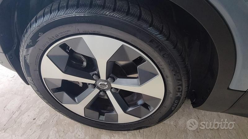 Usata Volvo XC40 Core 163 CV (119 kW) 2023 Grigio SUV