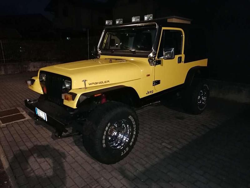 Usata Jeep Wrangler 179 CV (131 kW) 1991 Giallo SUV