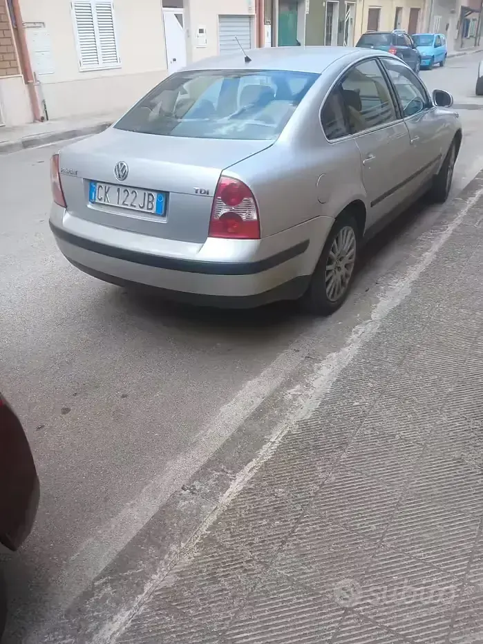 Usata VW Passat 130 CV (95 kW) 2003 Grigio Berlina