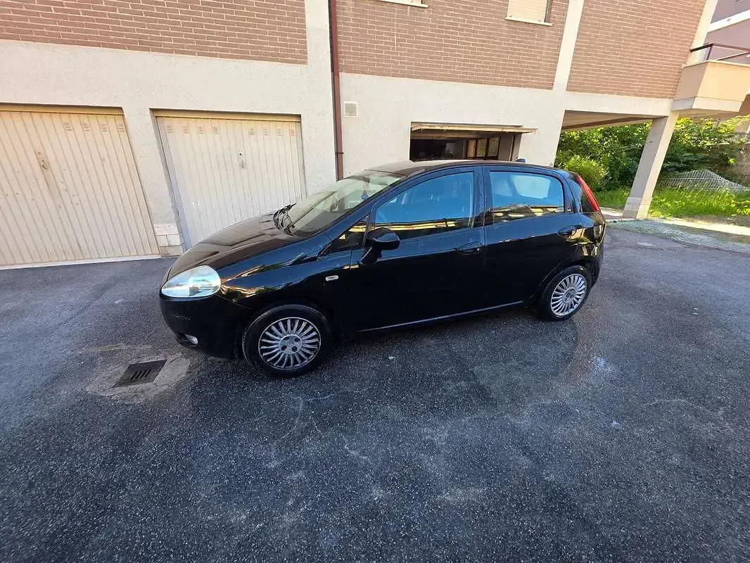 Usata Fiat Grande Punto Active 65 CV (47 kW) 2007 Nero Utilitaria