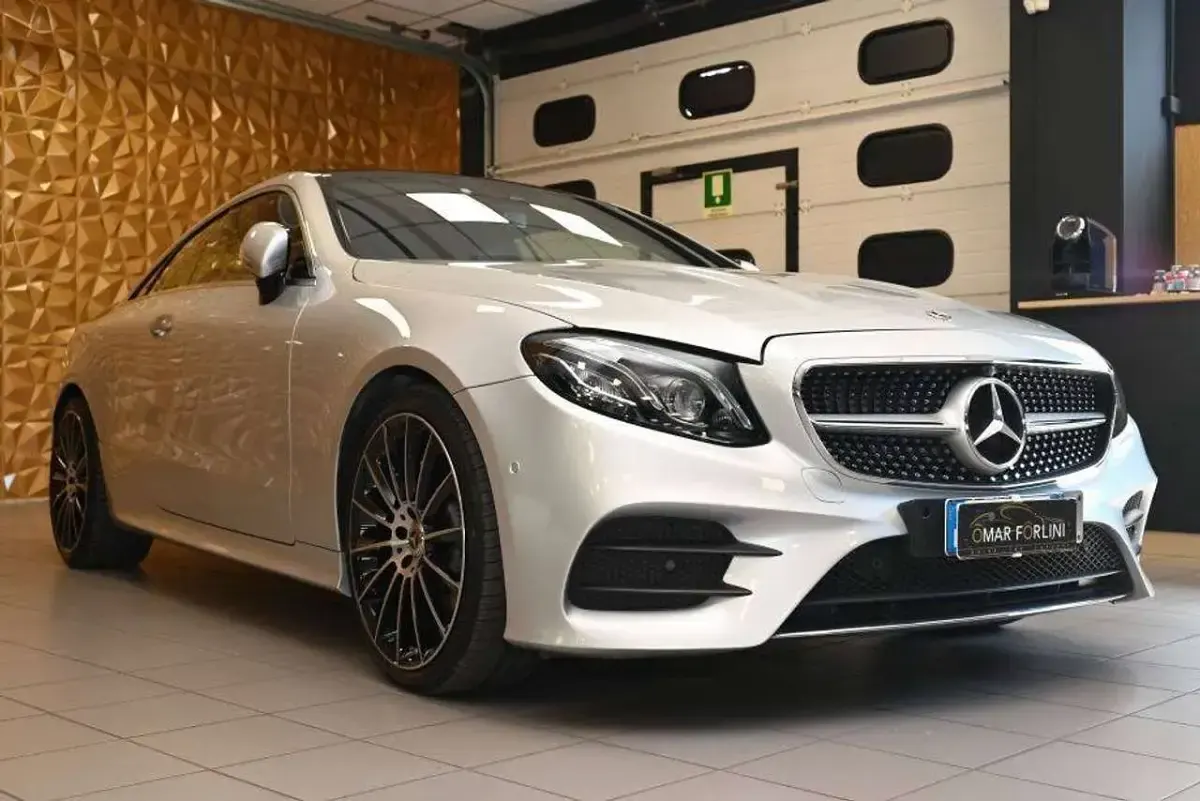 Usata Mercedes E300 Premium Plus 245 CV (180 kW) 2020 Argento met/pellealcantara Coupé