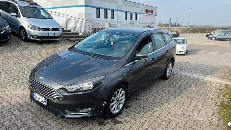 Usata Ford Focus 119 CV (87 kW) 2015 Grigio Station wagon