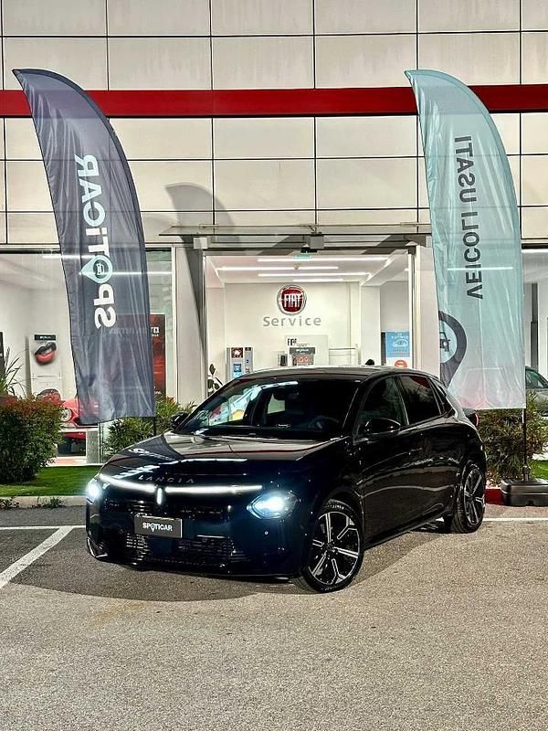 Usata Lancia Ypsilon 97 CV (71 kW) 2024 Nero Utilitaria