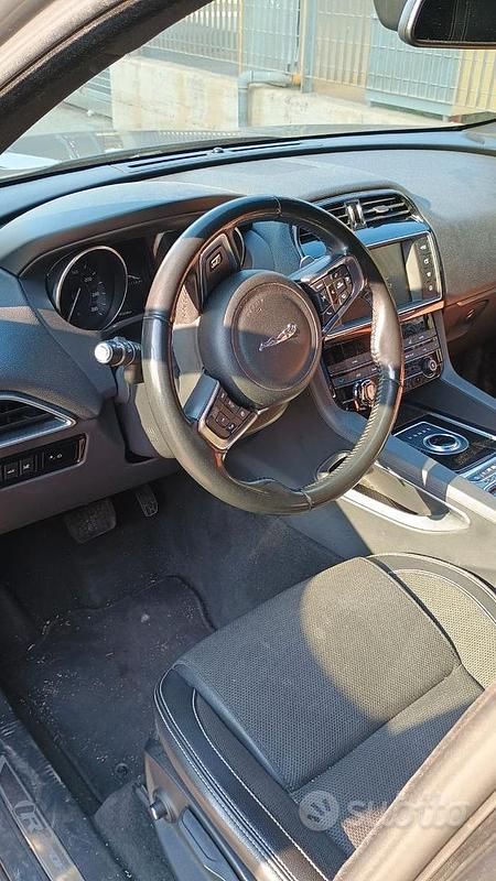 Usata Jaguar F-Pace 250 CV (183 kW) 2017 Grigio SUV