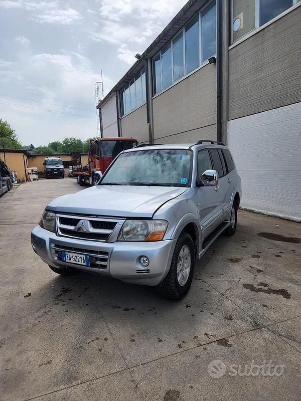 Usata Mitsubishi Pajero 160 CV (117 kW) 2004 Grigio SUV