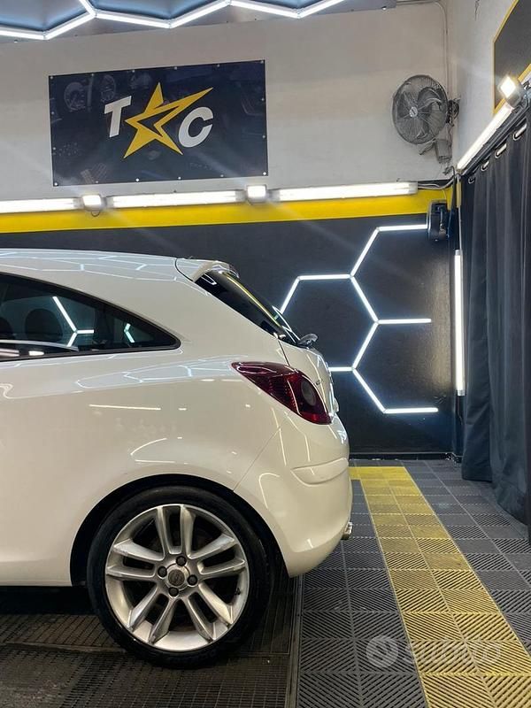 Usata Opel Corsa 2012 Bianco Coupé