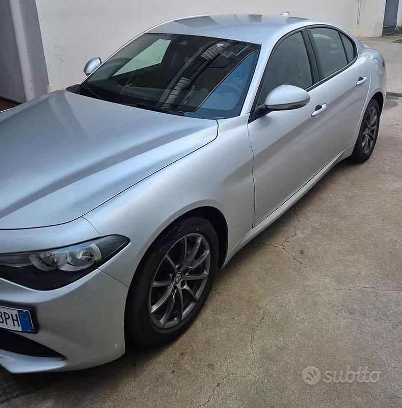 Usata Alfa Romeo Giulia 150 CV (110 kW) 2018 Grigio Berlina