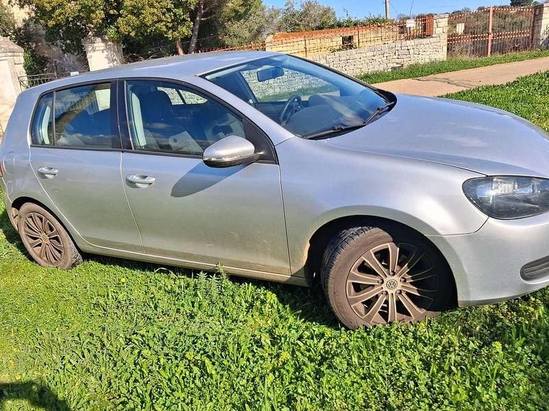 Usata VW Golf VI Comfortline 105 CV (77 kW) 2010 Argento Utilitaria