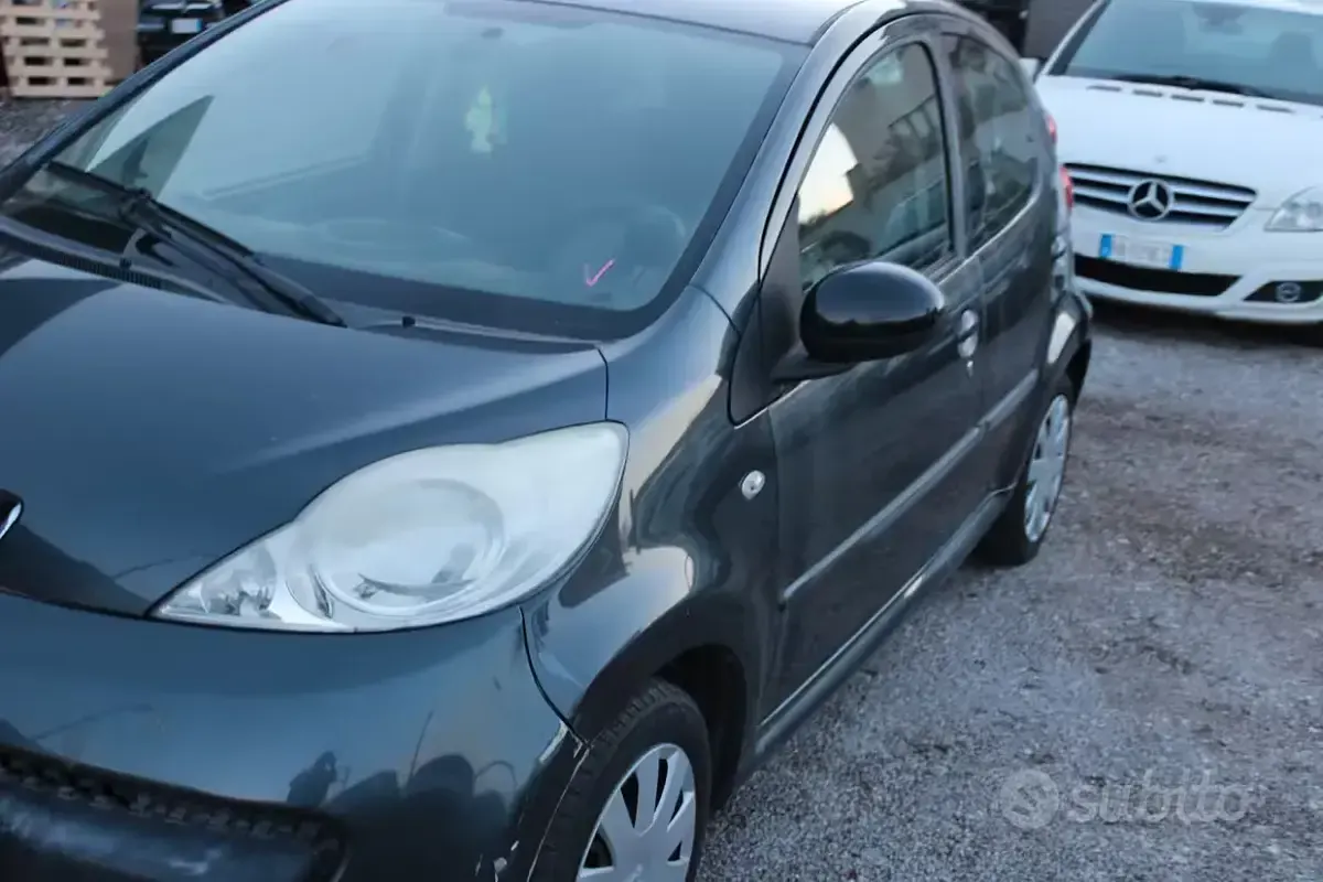 Usata Peugeot 107 68 CV (50 kW) 2008 Grigio Utilitaria