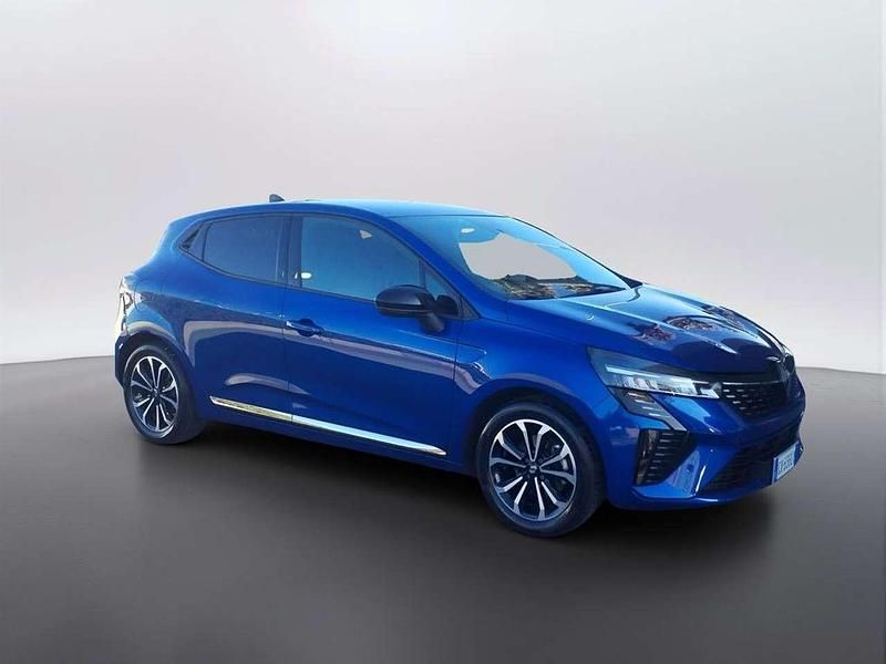 Usata Renault Clio V Techno 143 CV (105 kW) 2024 Blu Berlina
