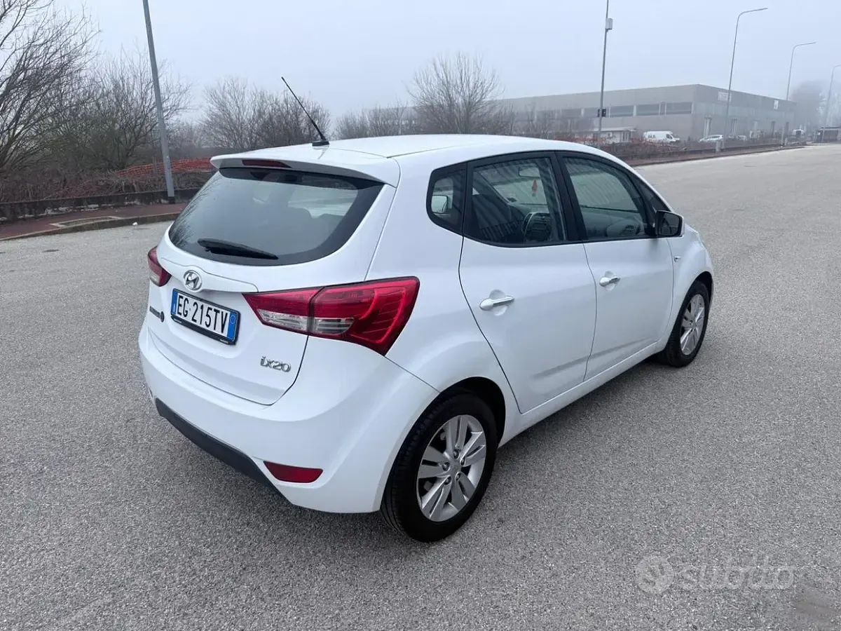 Usata Hyundai ix20 Comfort 90 CV (66 kW) 2011 Bianco Utilitaria