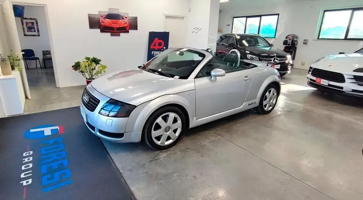 Usata Audi TT Roadster Comfort 225 CV (165 kW) 2000 Argento Cabrio