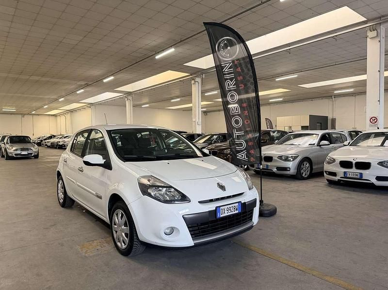 Usata Renault Clio III Dynamique 75 CV (55 kW) 2009 Bianco Berlina