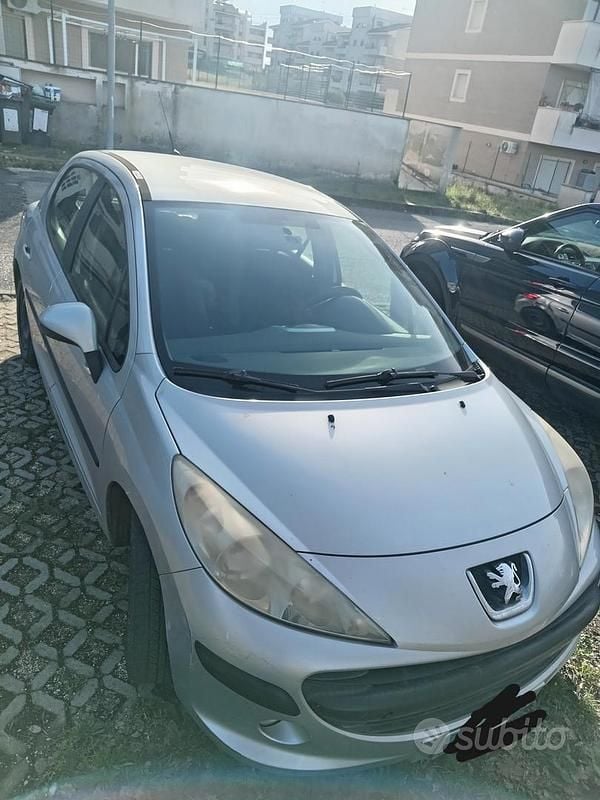 Grigio Usata 2009 Peugeot 207 Due volumi | 1300 € (Ottimo prezzo) - Immagine 1/4