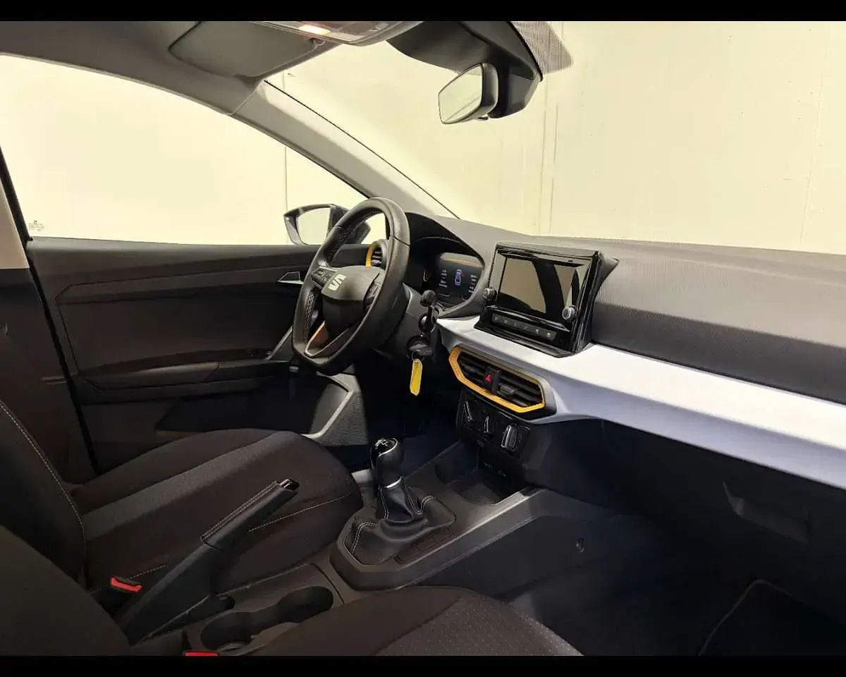 Käytetty Seat Ibiza Style 95 HP (69 kW) 2025 Harmaa Sedan