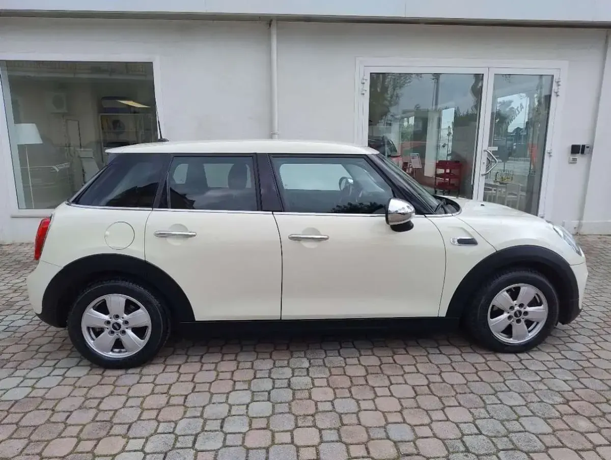 Usata Mini One D 102 CV (75 kW) 2015 Beige Utilitaria