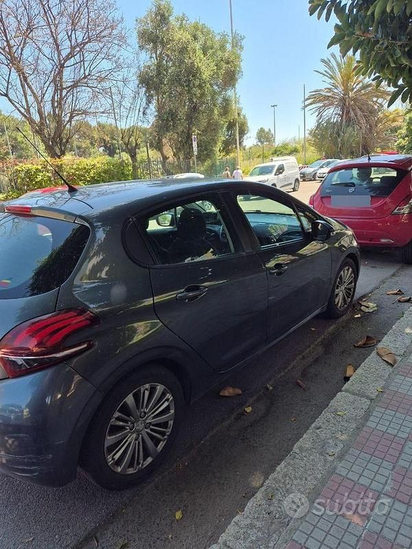 Usata Peugeot 208 92 CV (67 kW) 2017 Utilitaria
