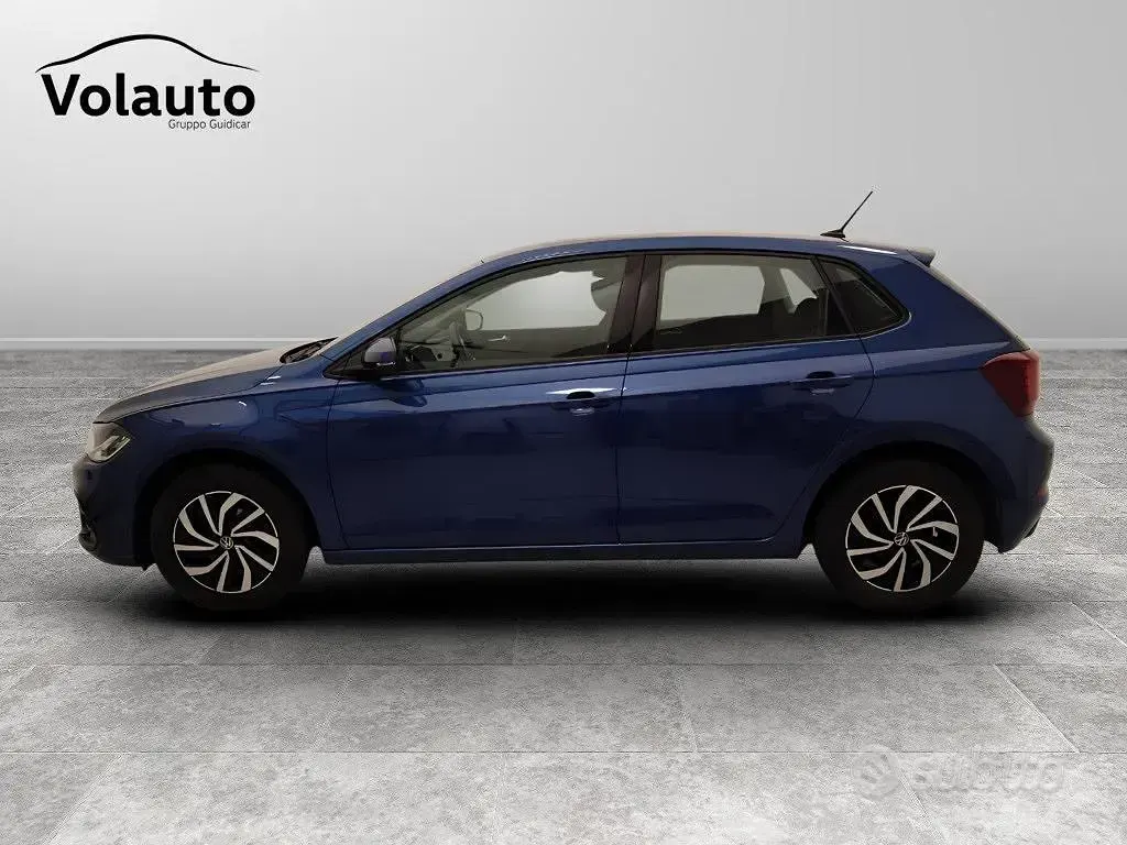 Begagnad VW Polo Life 95 HK (69 kW) 2023 Blå Halvkombi