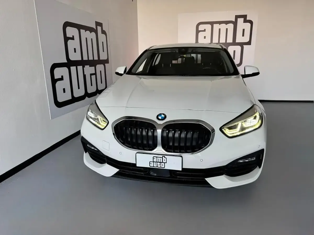 Usata BMW 116 M Sport 116 CV (85 kW) 2021 Bianco Utilitaria