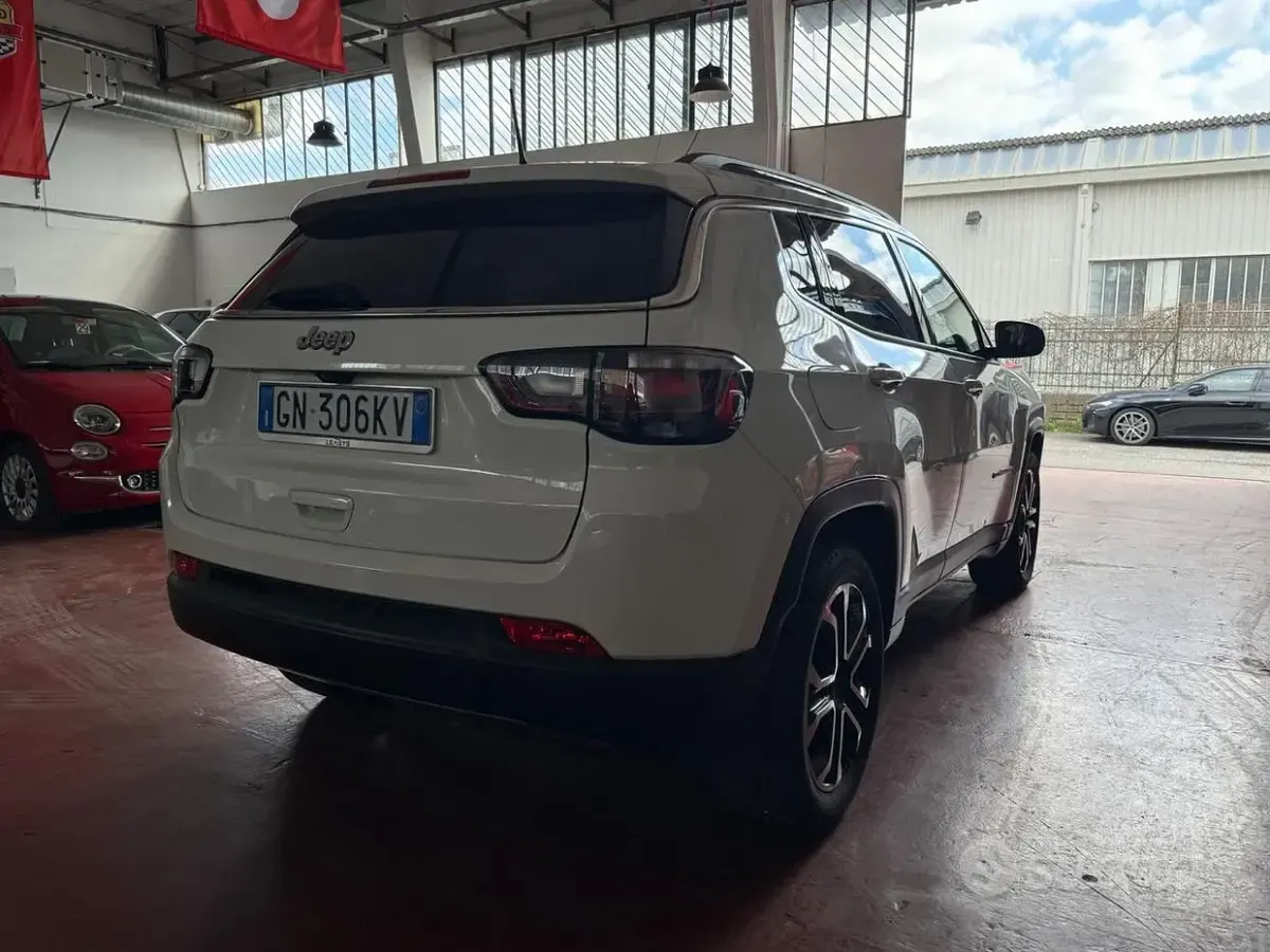 Käytetty Jeep Compass Limited 131 HP (96 kW) 2023 Valkoinen Katumaasturi
