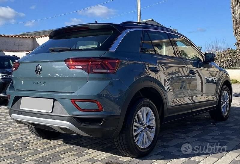 Usata VW T-Roc Life 116 CV (85 kW) 2023 Nero SUV