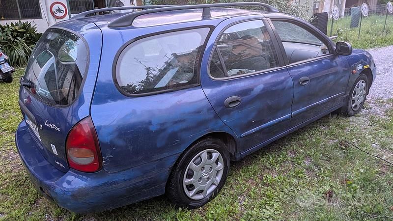 Usata Hyundai Lantra 114 CV (83 kW) 2000 Blu Berlina