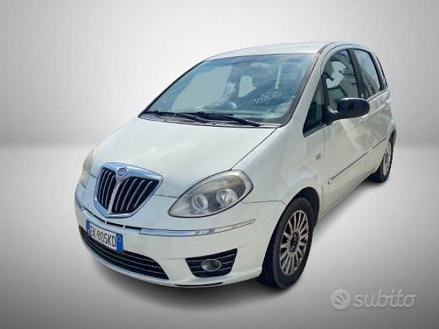 Usata Lancia Musa Gold 95 CV (69 kW) 2011 Bianco Monovolume