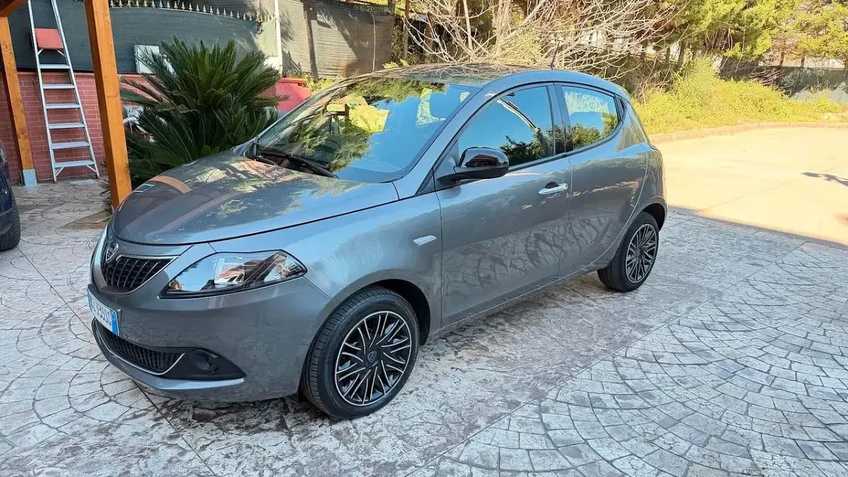 Usata Lancia Ypsilon S 69 CV (50 kW) 2022 Grigio Utilitaria