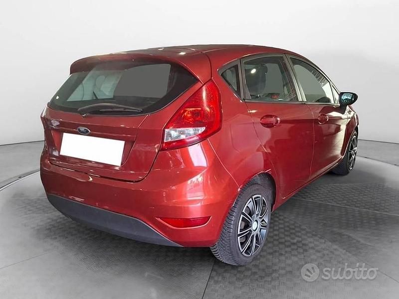 Usata Ford Fiesta 82 CV (60 kW) 2010 Rosso Utilitaria