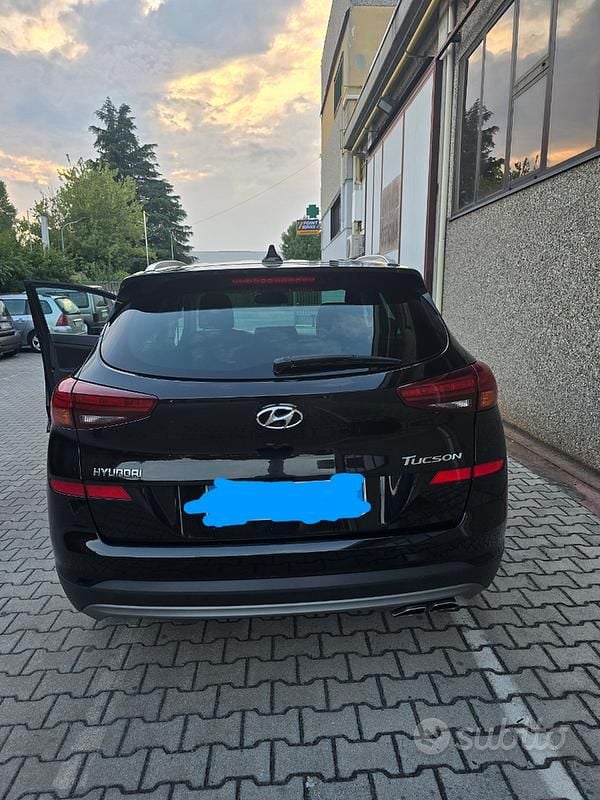 Nero Usata 2019 Hyundai Tucson SUV | 20.900 € (Buon prezzo) - Immagine 1/4