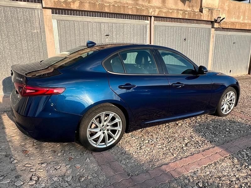 Usata Alfa Romeo Giulia 160 CV (117 kW) 2019 Blu Berlina