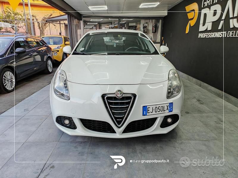 Usata Alfa Romeo Giulietta Distinctive 140 CV (102 kW) 2011 Bianco Utilitaria