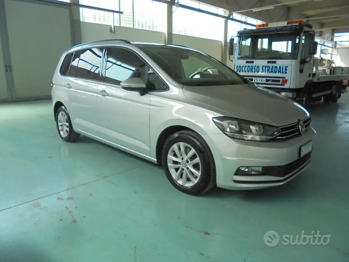 Usata VW Touran Comfortline 116 CV (85 kW) 2017 Grigio Monovolume