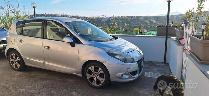 Usata Renault Scénic III 110 CV (80 kW) 2011 Grigio Monovolume
