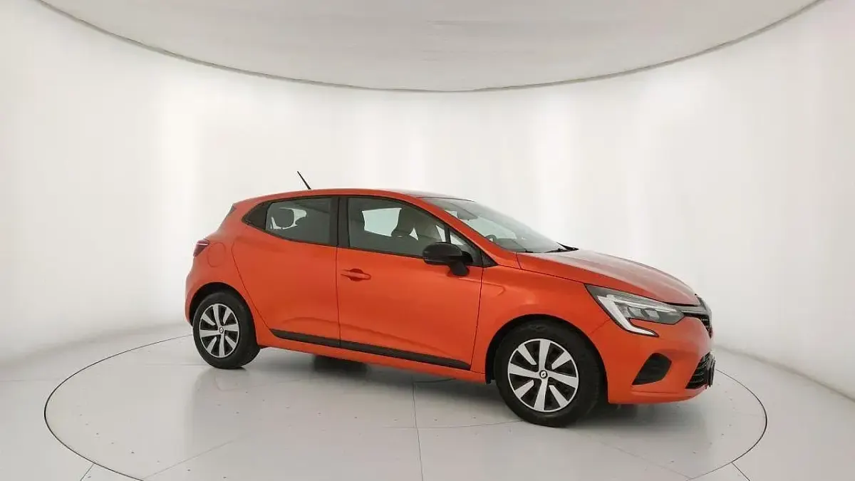 Usata Renault Clio Equilibre 100 CV (73 kW) 2023 Arancione Utilitaria