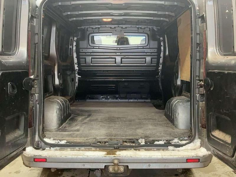 Usata Opel Vivaro 140 CV (102 kW) 2015 Blu/azzurro Monovolume