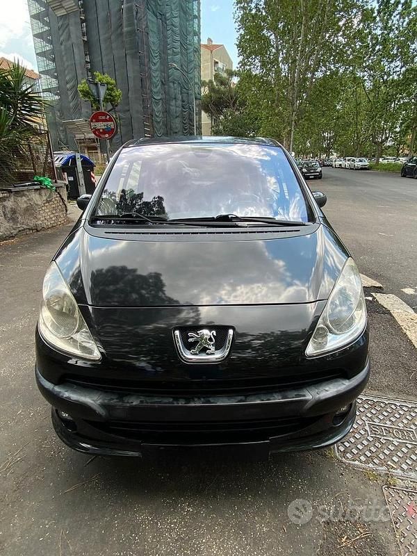 Nero Usata 2008 Peugeot 1007 Monovolume | 2000 € - Immagine 1/4
