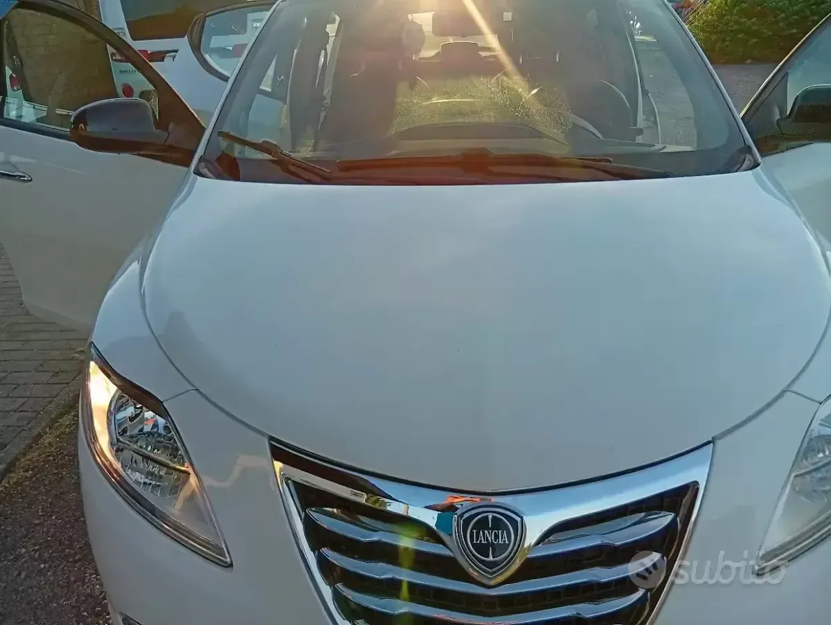 Usata Lancia Ypsilon 69 CV (50 kW) 2014 Bianco Utilitaria