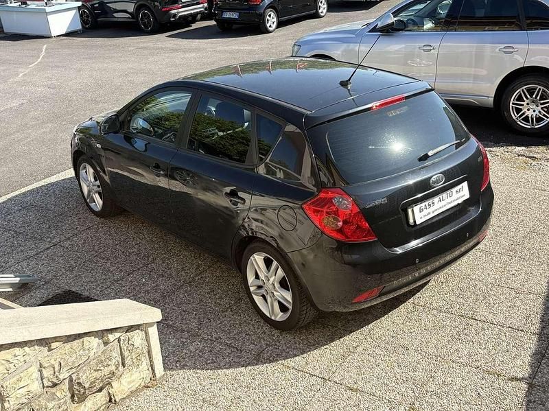 Usata Kia Ceed 116 CV (85 kW) 2007 Nero Utilitaria