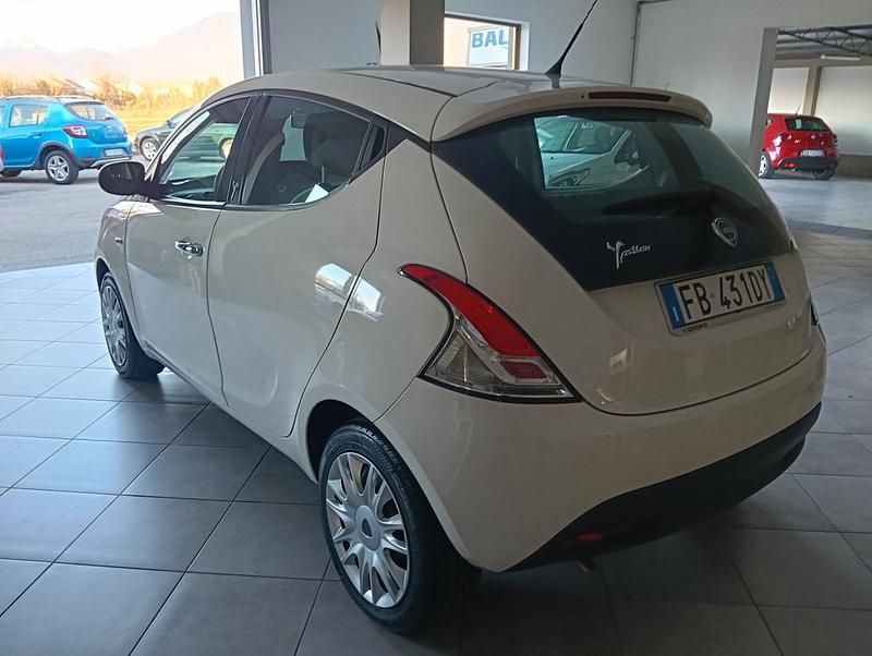 Usata Lancia Ypsilon Gold 69 CV (50 kW) 2015 Bianco Utilitaria