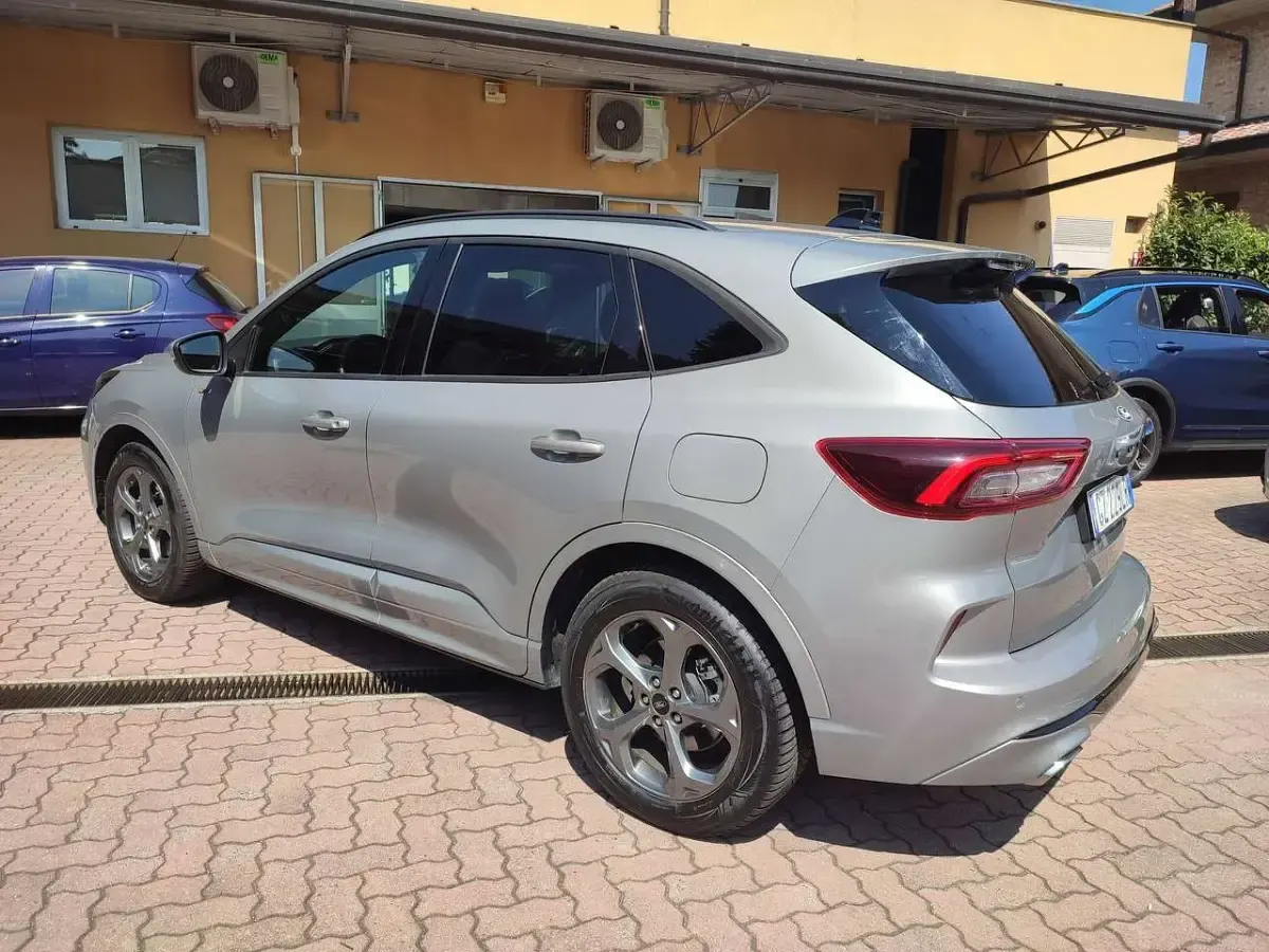 Usata Ford Kuga ST-Line 190 CV (139 kW) 2025 Grigio SUV
