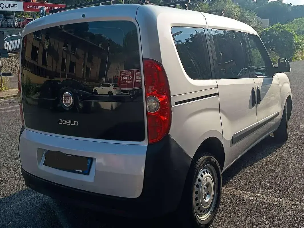 Usata Fiat Doblò Dynamic 90 CV (66 kW) 2011 Argento Monovolume