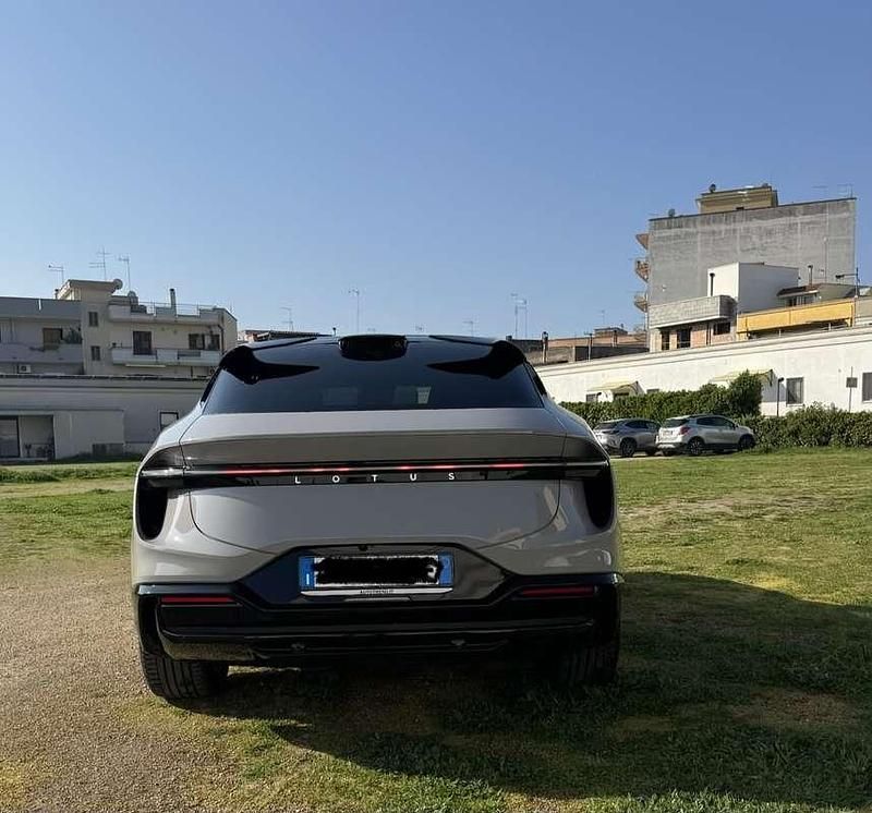 Usata Lotus Eletre 450 kW (612 CV) 2024 SUV