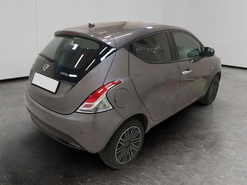 Usata Lancia Ypsilon Gold 69 CV (50 kW) 2023 Grigio Utilitaria