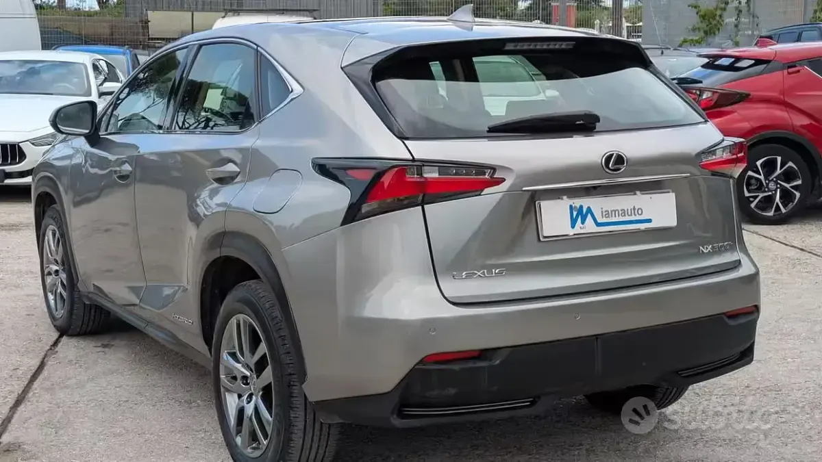 Usata Lexus NX300h 155 CV (114 kW) 2017 Blu SUV
